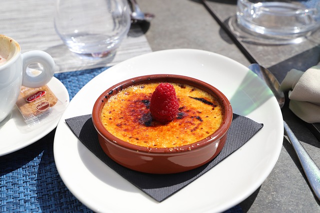 creme brulee dessert