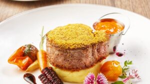 Fleur dans un plat salé