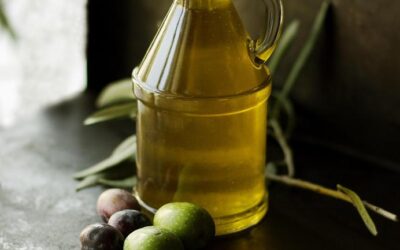 Pressée à froid, extra vierge, bio… Que signifient les étiquettes d’huile d’olive ?